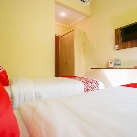 Hotel O Surabaya Near Surabaya Town Square Formerly Kupang Gunung Residence Kültér fotó