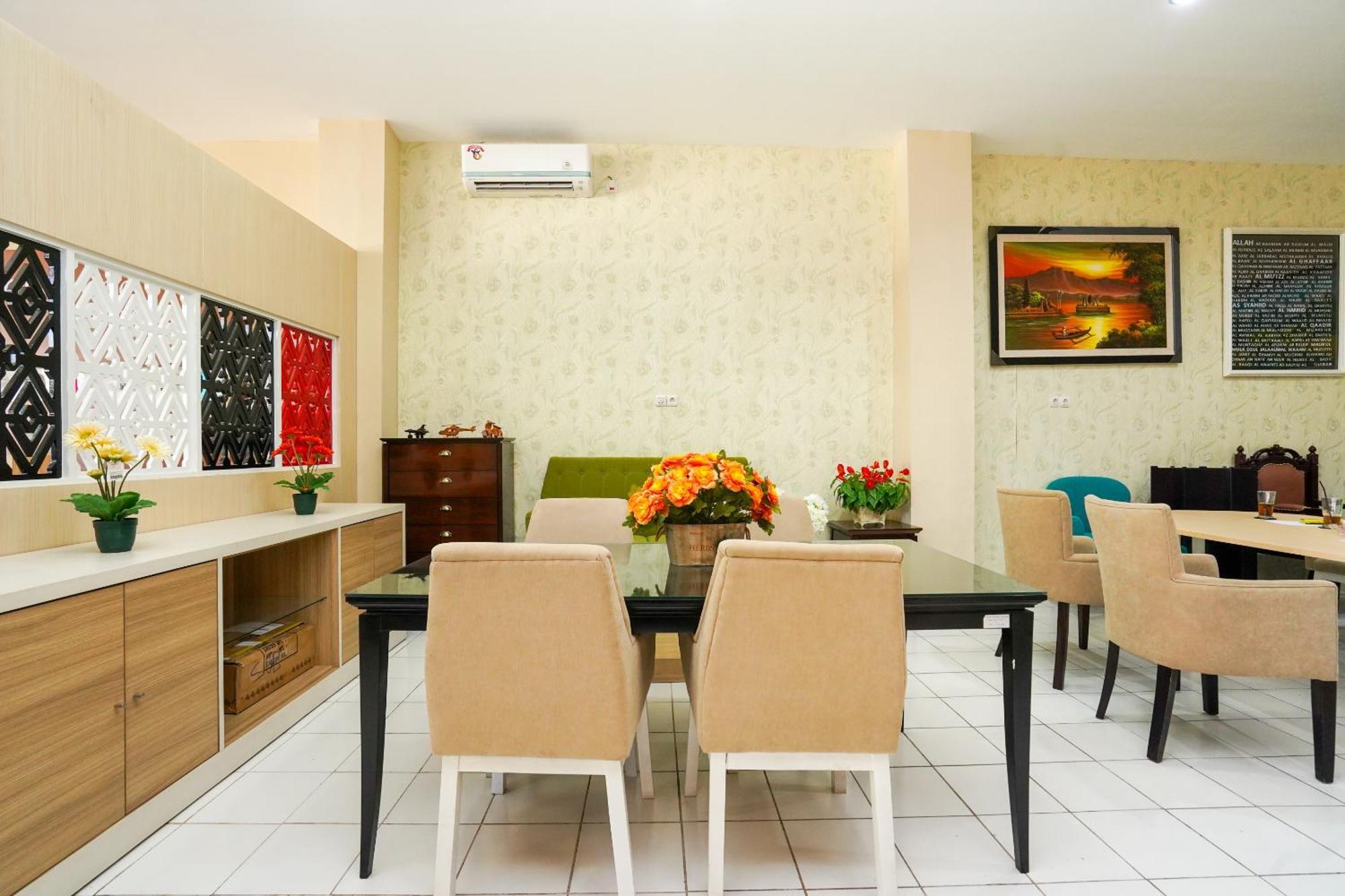 Hotel O Surabaya Near Surabaya Town Square Formerly Kupang Gunung Residence Kültér fotó