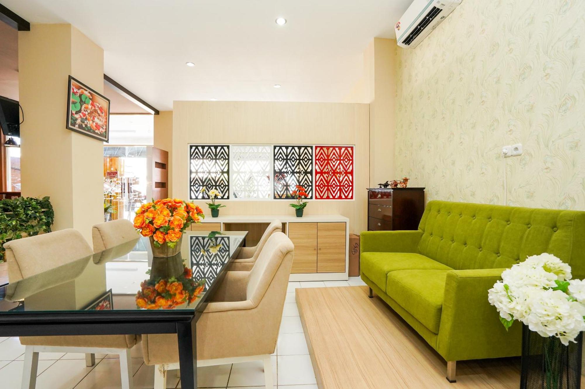 Hotel O Surabaya Near Surabaya Town Square Formerly Kupang Gunung Residence Kültér fotó